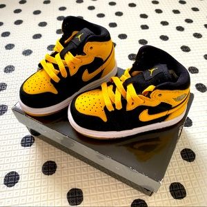 Jordan Retro 1 (Toddler)-Black & Yellow **BNIB**